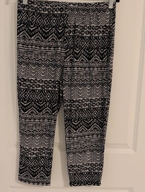 Terra & Sky Black and White Patterned Knit Leggings